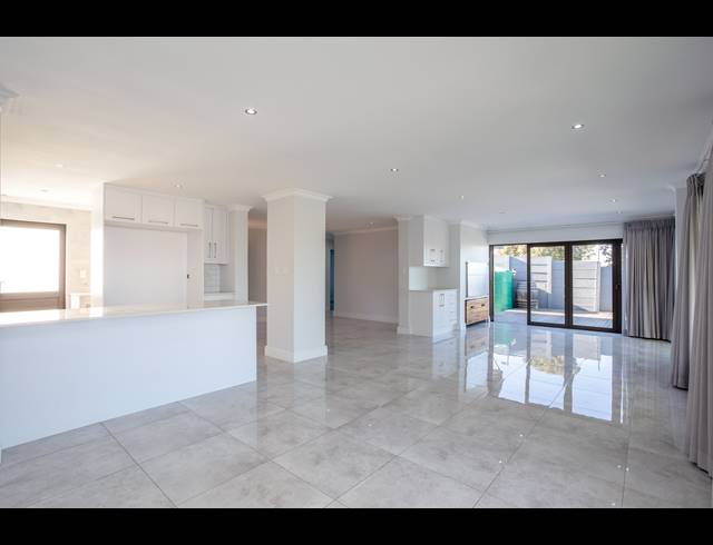 3 BEDROOM FREEHOLD SOLD IN AURORA